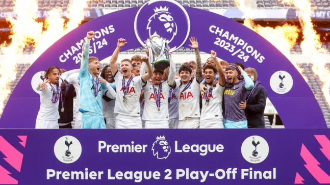 '형들이 못해서 우리가 합니다' 토트넘, EPL2 첫 우승 "정말 자랑스럽다"