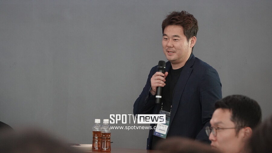 [포토S] 질문있어요! 마이크잡은 양천 TNT FC 김태륭 대표