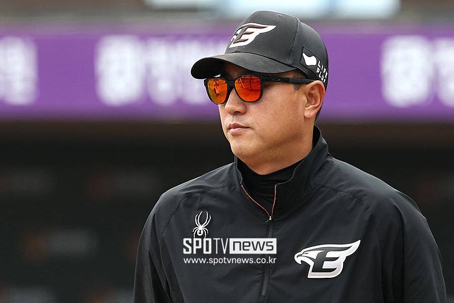 "포기할 필요 없다, PS 꼭 가주길"…'사퇴' 최원호 감독, 선수단 '마음의 짐' 덜어주고 작별했다