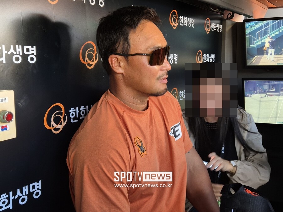 "40년지기 친구, 많이 울었다. 그냥 미안하다"…눈물 글썽인 정경배 대행, 예상 못했던 최원호 감독 사퇴