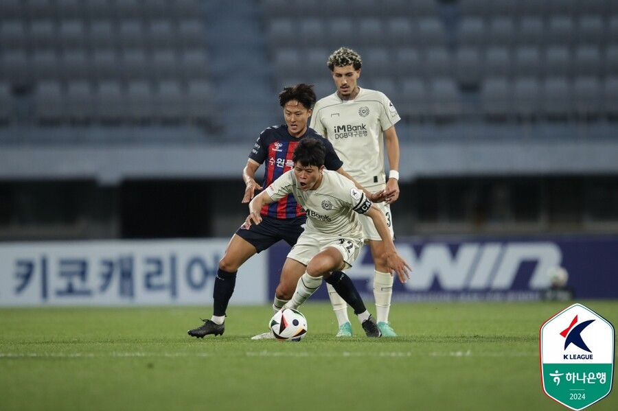 ▲ 수원FC 공격수 이승우가 대구FC전에서 골을 넣었다. 리그 7호 골이다. ⓒ한국프로축구연맹
