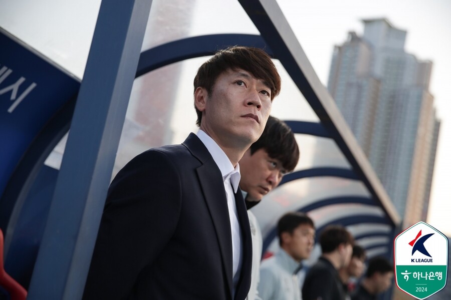 ▲ 수원FC 이승우와 김은중 감독. ⓒ한국프로축구연맹