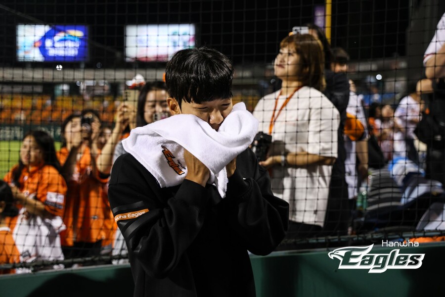 '59일 동안 무승10패' 19살 슈퍼루키 어떻게 감당했나…"진짜 멘탈이, 제발 이겼으면"
