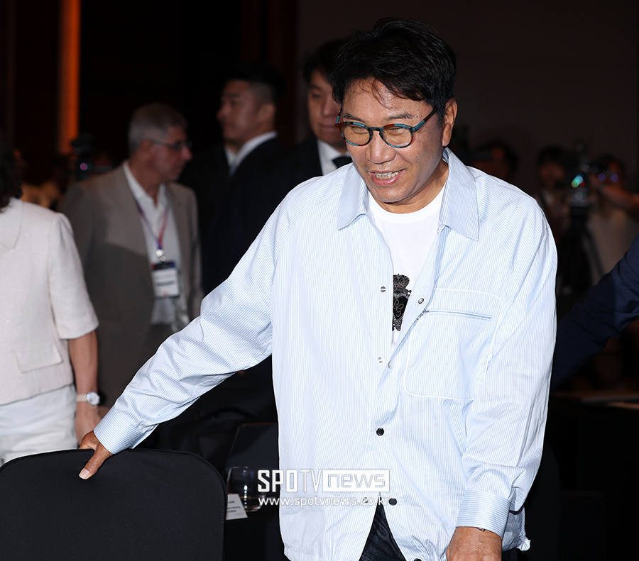 [포토S] 이수만 프로듀서, '오랜만이죠?'