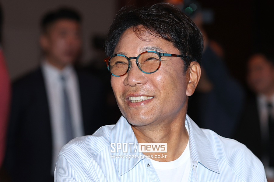 'SM 前총괄프로듀서' 이수만 "K팝·AI의 접목, 기대와 우려 있다"