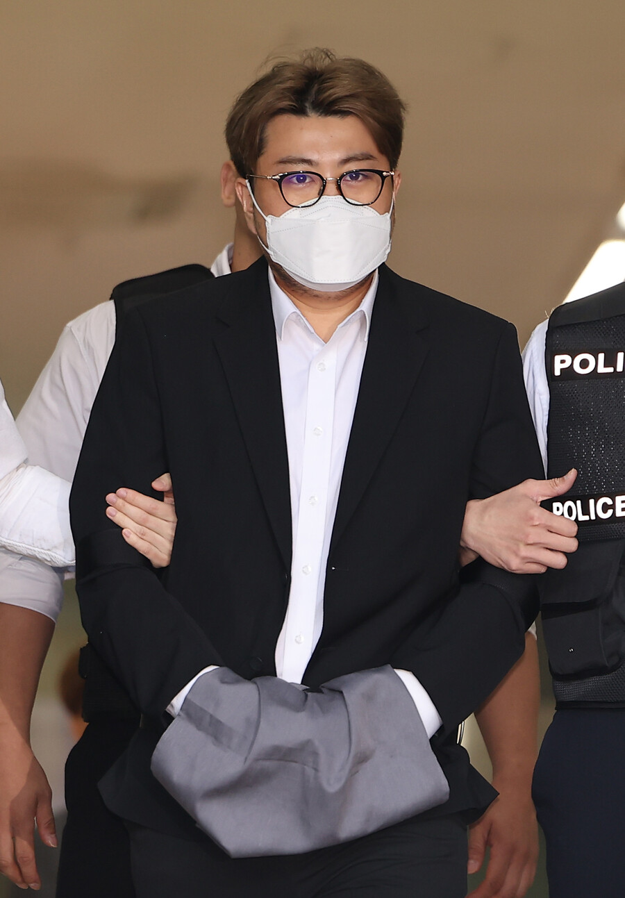 김호중, 수염 덥수룩→다리 절뚝…'트바로티'의 초라한 구속 송치[종합]