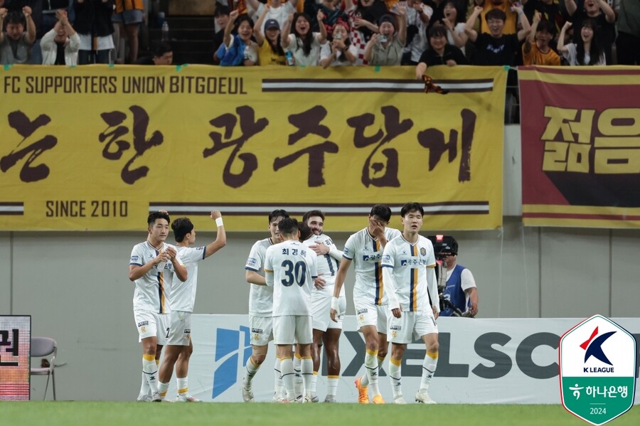 [현장 REVIEW]이건희-베카 골맛 광주, 서울 2-1로 꺾고 7위 점프…강원 4연승 4위 질주