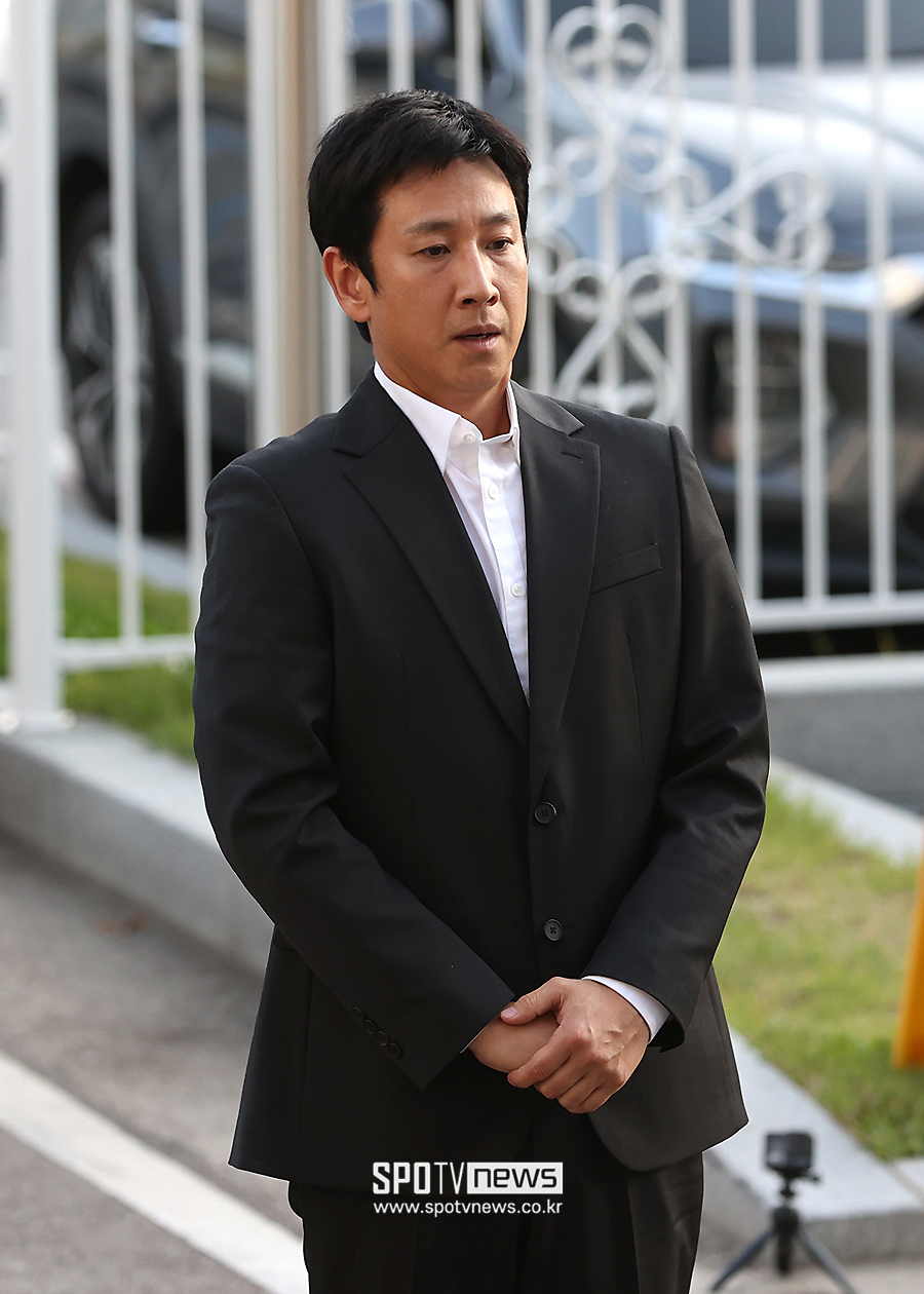 경찰, '이선균 수사정보 유출 의혹' 검찰 수사관 구속영장 신청
