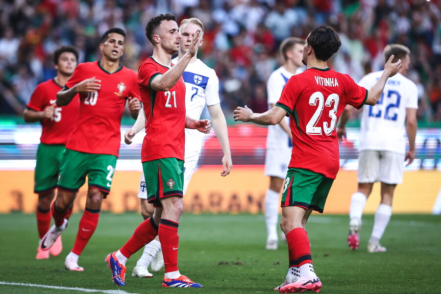 ▲ 포르투갈이 핀란드에 4-2로 이겼다. 브루노 페르난데스가 두 골을 터뜨렸다. 프란시스코 콘세이상은 페르난데스의 모든 골에 도움을 기록했다. ⓒ연합뉴스/REUTERS/EPA/AFP