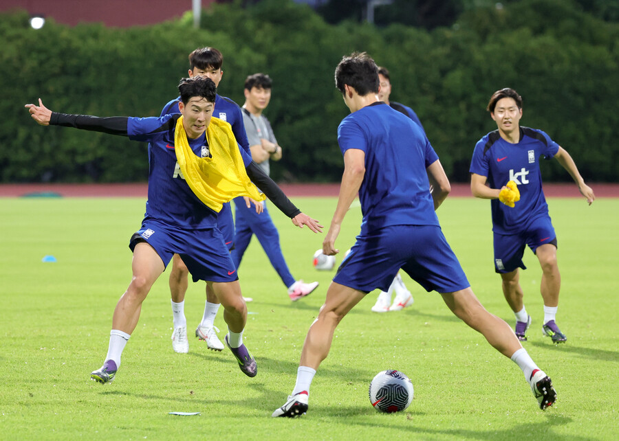 ▲ 축구대표팀이 싱가포르와 6일 2026 북중미 월드컵 아시아 2차 예선 5차전을 치른다. 손흥민을 중심으로 이강인, 이재성, 황희찬 등이 공격을 책임질 전망이다. 특히 조커로 배준호의 활약이 기대된다. 김도훈 임시 감독도 배준호를 콕 찍으며 중용 가능성을 내비쳤다.  ⓒ연합뉴스