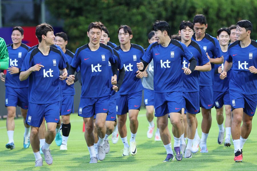 ▲ 축구대표팀이 싱가포르와 6일 2026 북중미 월드컵 아시아 2차 예선 5차전을 치른다. 손흥민을 중심으로 이강인, 이재성, 황희찬 등이 공격을 책임질 전망이다. 특히 조커로 배준호의 활약이 기대된다. 김도훈 임시 감독도 배준호를 콕 찍으며 중용 가능성을 내비쳤다.  ⓒ연합뉴스