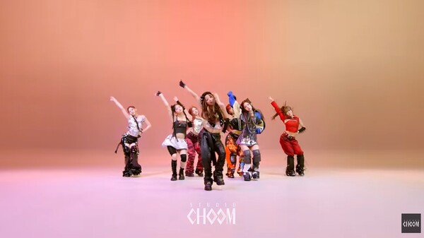 ▲ 배드빌런이 '스튜디오 춤'의 '비 오리지널' 콘텐츠에서 데뷔곡 '배드빌런' 퍼포먼스를 선보이고 있다. 유튜브 영상 캡처 