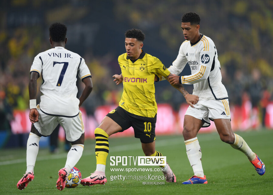▲ 영국 매체 '데일리 메일'은 5일(한국시간) "도르트문트가 올여름 산초와 완전 이적 계약을 체결하지 않기로 했다"라고 보도했다. 이어 "도르트문트는 산초와 임대 계약을 추진하려고 한다"라고 덧붙였다. 독일 매체 '빌트'는 "도르트문트는 산초와 함께하고 싶다는 뜻을 밝혔다. 그러나 올여름 이적 예산을 6,500만 파운드(약 1,141억 원)만 확보했다. 산초를 데려올 여유가 없다"라고 언급했다.