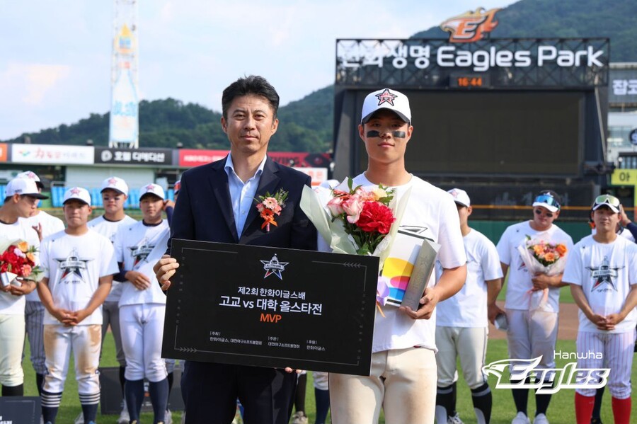 ▲ 덕수고 2학년 오시후가 2024 한화이글스배 고교 대학 올스타전 MVP에 선정됐다. ⓒ 한화 이글스