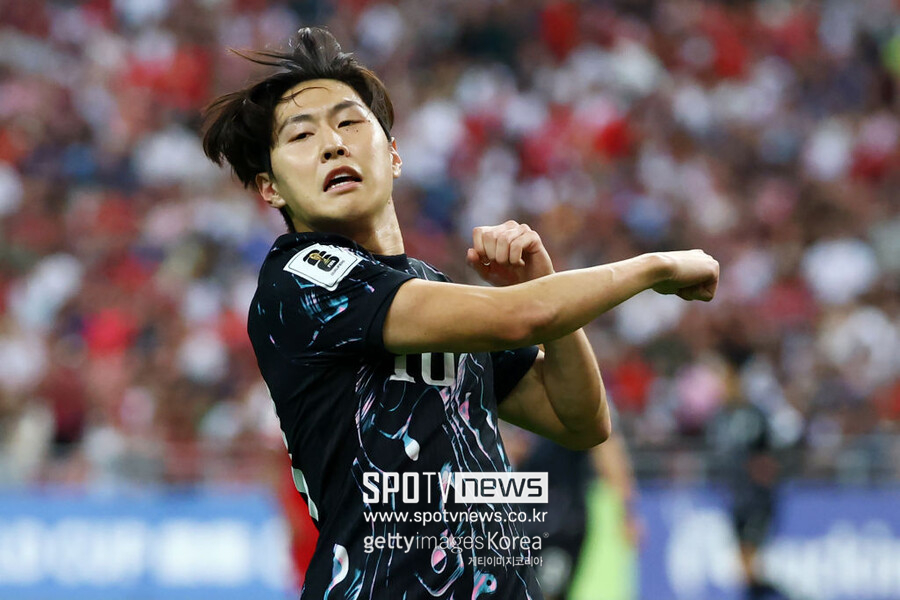▲ 6일 오후 9시 싱가포르국립경기장에서 2026 국제축구연맹(FIFA) 북중미 월드컵 아시아지역 2차예선 5차전 원정 경기에서 김도훈 임시감독이 이끄는 대한민국 축구대표팀이 이강인과 주민규의 득점으로 전반부터 2-0 리드에 성공했다. 후반에도 손흥민과 이강인이 계속 골을 넣어 5-0을 만들었다. 이후 교체 투입된 배준호와 황희찬까지 릴레이 득점에 가세하면서 7골 대량득점에 성공했다.