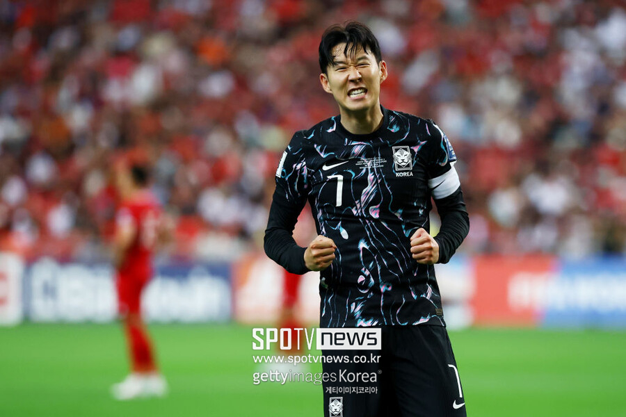 ▲ 6일 오후 9시 싱가포르국립경기장에서 2026 국제축구연맹(FIFA) 북중미 월드컵 아시아지역 2차예선 5차전 원정 경기에서 김도훈 임시감독이 이끄는 대한민국 축구대표팀이 이강인과 주민규의 득점으로 전반부터 2-0 리드에 성공했다. 후반에도 손흥민과 이강인이 계속 골을 넣어 5-0을 만들었다. 이후 교체 투입된 배준호와 황희찬까지 릴레이 득점에 가세하면서 7골 대량득점에 성공했다.