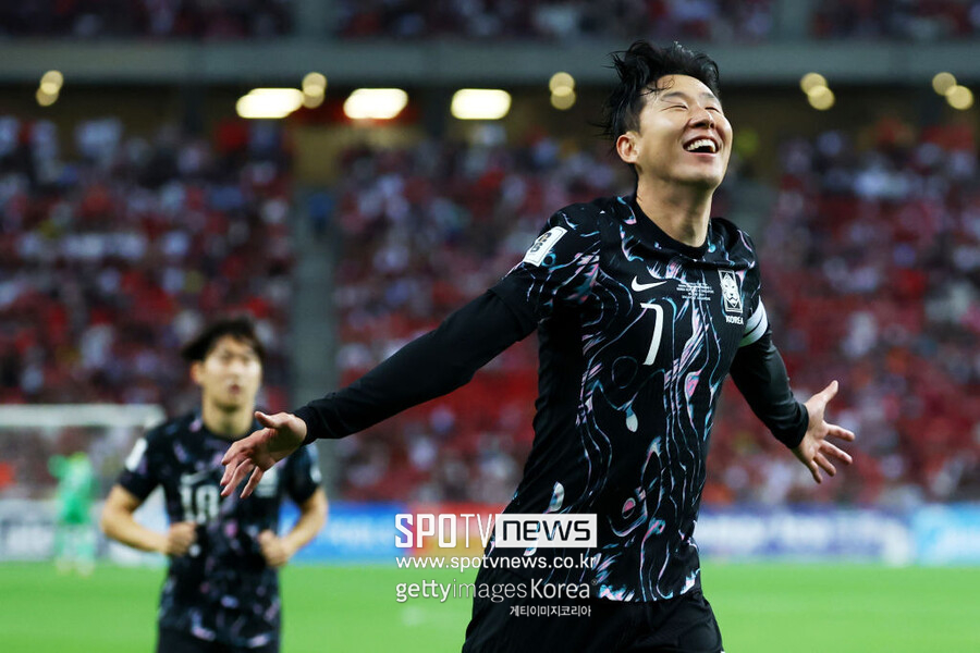 ▲ 6일 오후 9시 싱가포르국립경기장에서 2026 국제축구연맹(FIFA) 북중미 월드컵 아시아지역 2차예선 5차전 원정 경기에서 김도훈 임시감독이 이끄는 대한민국 축구대표팀이 이강인과 주민규의 득점으로 전반부터 2-0 리드에 성공했다. 후반에도 손흥민과 이강인이 계속 골을 넣어 5-0을 만들었다. 이후 교체 투입된 배준호와 황희찬까지 릴레이 득점에 가세하면서 7골 대량득점에 성공했다.