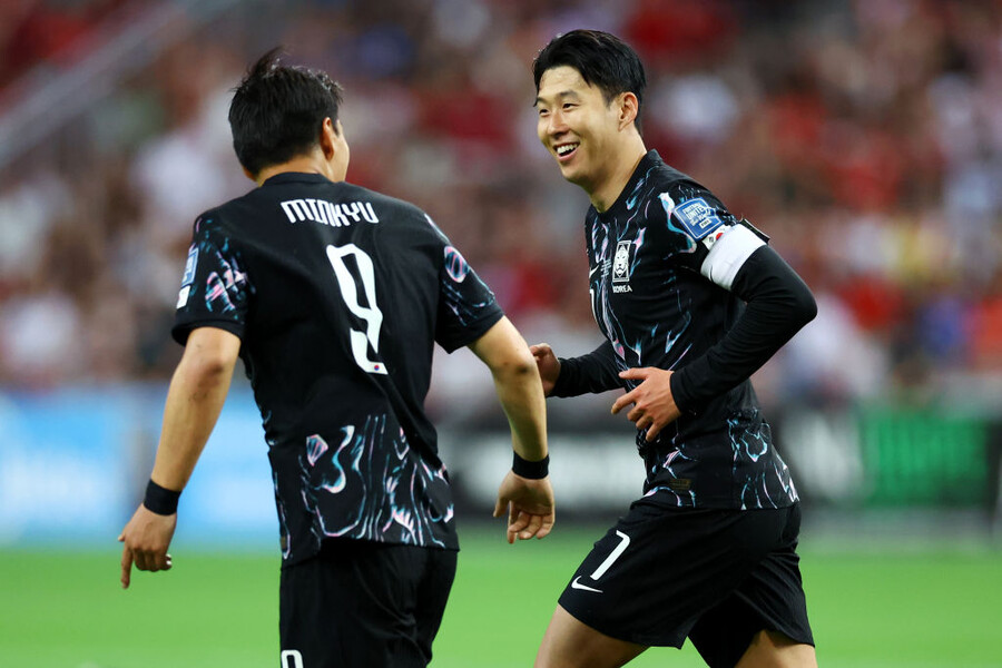 ▲  주민규와 손흥민 ⓒ대한축구협회