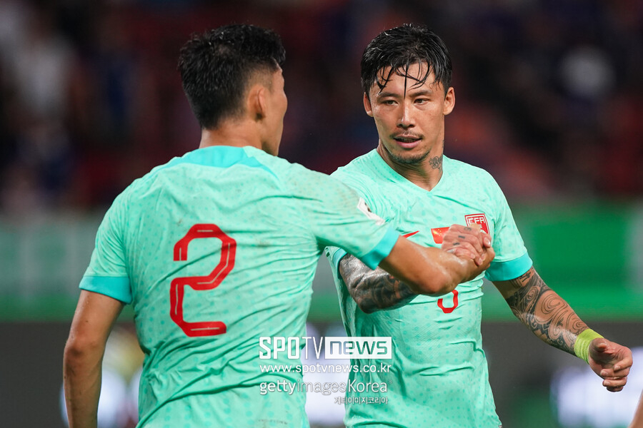 ▲ 2022 카타르 아시안컵에서 한 골도 넣지 못하는 졸전 끝에 감독을 교체하며 2026년 북중미 월드컵 진출을 노렸던 진출이지만 쉽지 않은 중국이다. 7일 선양 올림픽 스포츠 센터 스타디움에서 열린 2026 국제축구연맹(FIFA) 북중미 월드컵 아시아 지역 2차 예선에서 태국과 1-1로 비기는 바람에 3차 예선 진출에 빨간불이 켜졌다. 중국이 2차 예선에서 탈락한다면 무려 12년 만에 굴욕이다.