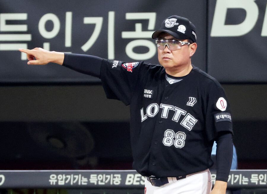 ▲ 김태형 감독은 롯데가 5월 이후 상승세를 타고 있음에도 가장 갈 길이 멀다고 냉정하게 바라본다 ⓒ연합뉴스