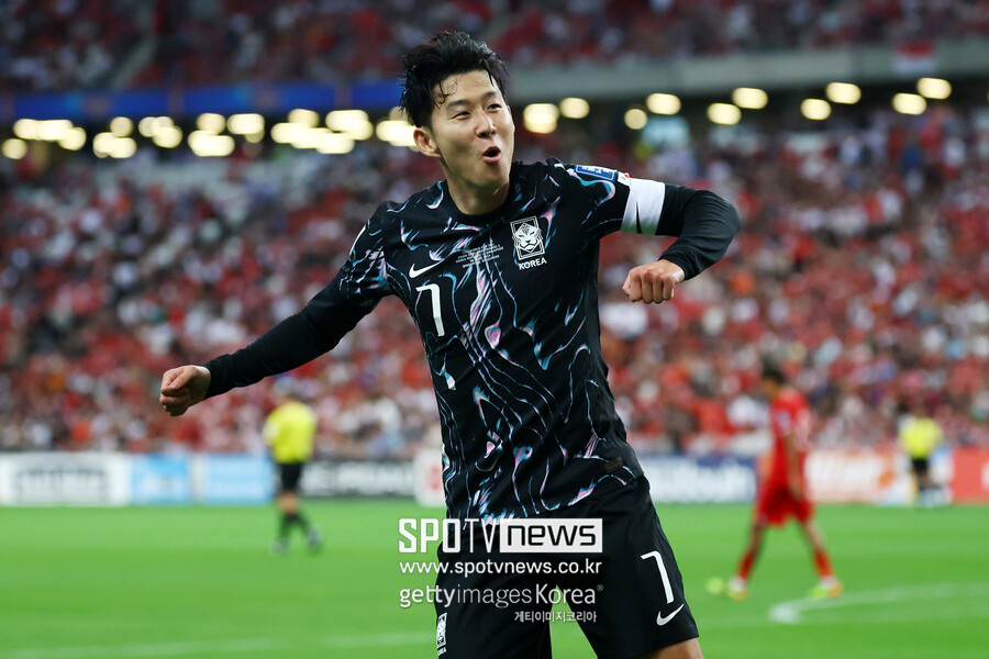 ▲ 김도훈 임시 감독이 이끈 한국 축구대표팀이 6일 오후 9시 싱가포르 국립경기장에서 2026 국제축구연맹(FIFA) 북중미 월드컵 아시아지역 2차예선 조별리그 C조 5차전 원정 경기에서 싱가포르를 7-0으로 크게 이겼다. 이날 승리로 4승 1무 승점 13점을 기록한 한국은 조 1위를 확정했다. 오는 11일 중국과 최종전 결과에 상관없이 최종예선 진출에도 성공했다.