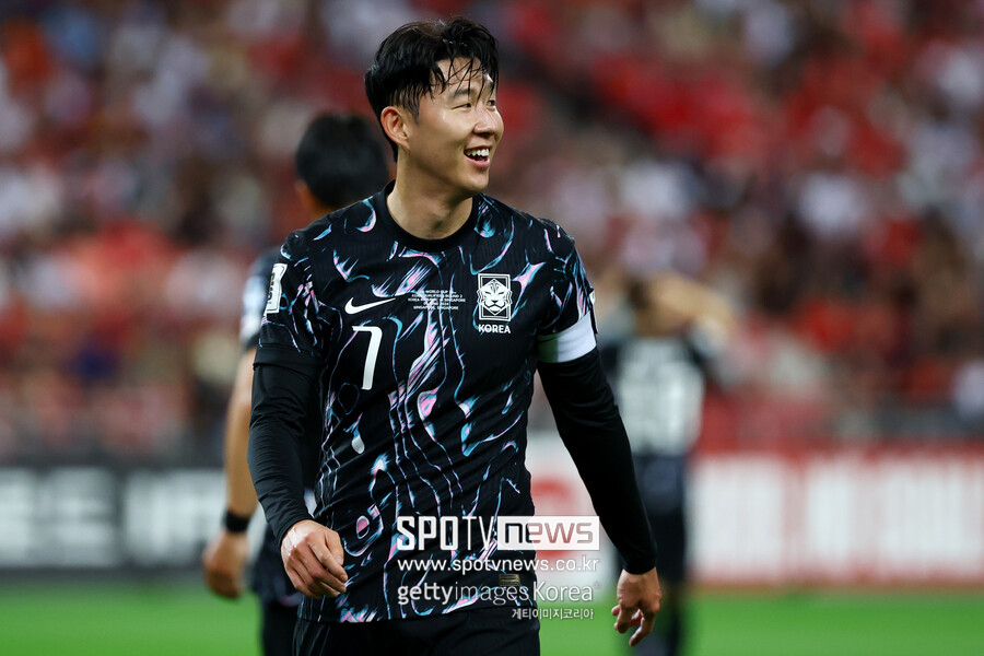 ▲ 김도훈 임시 감독이 이끈 한국 축구대표팀이 6일 오후 9시 싱가포르 국립경기장에서 2026 국제축구연맹(FIFA) 북중미 월드컵 아시아지역 2차예선 조별리그 C조 5차전 원정 경기에서 싱가포르를 7-0으로 크게 이겼다. 이날 승리로 4승 1무 승점 13점을 기록한 한국은 조 1위를 확정했다. 오는 11일 중국과 최종전 결과에 상관없이 최종예선 진출에도 성공했다.