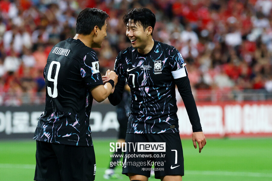 ▲ 김도훈 임시 감독이 이끈 한국 축구대표팀이 6일 오후 9시 싱가포르 국립경기장에서 2026 국제축구연맹(FIFA) 북중미 월드컵 아시아지역 2차예선 조별리그 C조 5차전 원정 경기에서 싱가포르를 7-0으로 크게 이겼다. 이날 승리로 4승 1무 승점 13점을 기록한 한국은 조 1위를 확정했다. 오는 11일 중국과 최종전 결과에 상관없이 최종예선 진출에도 성공했다.