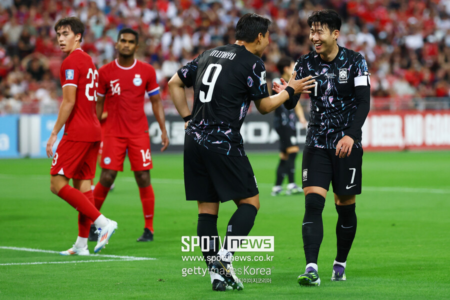 ▲ 김도훈 임시 감독이 이끈 한국 축구대표팀이 6일 오후 9시 싱가포르 국립경기장에서 2026 국제축구연맹(FIFA) 북중미 월드컵 아시아지역 2차예선 조별리그 C조 5차전 원정 경기에서 싱가포르를 7-0으로 크게 이겼다. 이날 승리로 4승 1무 승점 13점을 기록한 한국은 조 1위를 확정했다. 오는 11일 중국과 최종전 결과에 상관없이 최종예선 진출에도 성공했다.