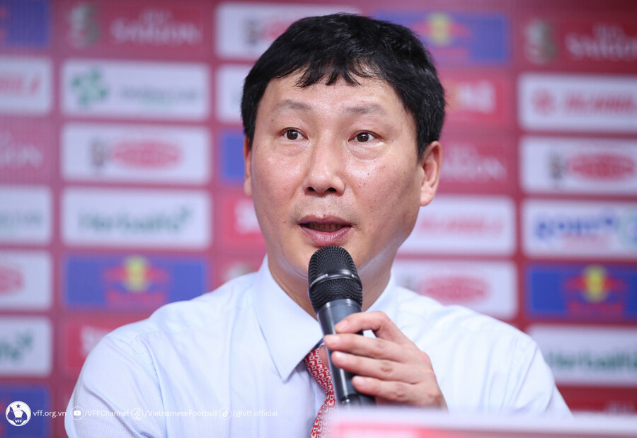 벌써 김상식에게 스며드는 베트남 "트루시에가 한 번도 하지 않은 행동을 보여줬다"
