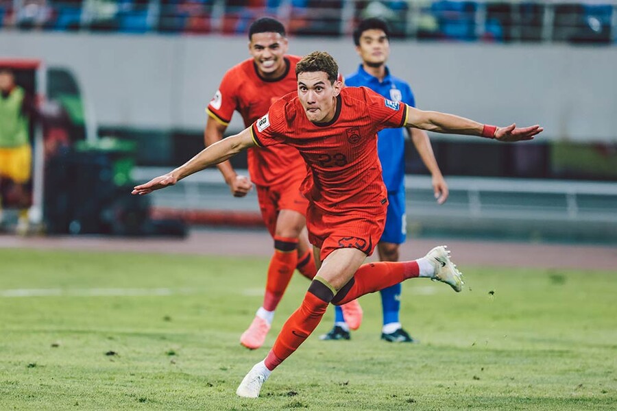 ▲ 김도훈 임시 감독이 이끈 한국 축구대표팀이 6일 오후 9시 싱가포르 국립경기장에서 2026 국제축구연맹(FIFA) 북중미 월드컵 아시아지역 2차예선 조별리그 C조 5차전 원정 경기에서 싱가포르를 7-0으로 크게 이겼다. 이날 승리로 4승 1무 승점 13점을 기록한 한국은 조 1위를 확정했다. 오는 11일 중국과 최종전 결과에 상관없이 최종예선 진출에도 성공했다. 그러나 3차 예선에서 톱시드를 받으려면 중국전도 이겨야 한다. 로테이션 없이 승리를 정조준하면서 한국 원정을 앞둔 중국은 2차 예선 탈락 우려가 커지고 있다. ⓒ 중국축구협회
