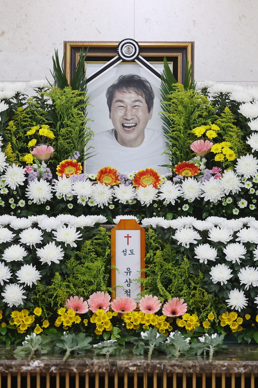 ▲ 이강인이 한국 축구의 전설 유상철 감독의 3주기를 기리는 추모 인사를 남겼다. 고인은 2021년 췌장암 투병 끝에 향년 50세의 나이로 별세했다. 이강인은 어린 시절 고인과 TV 프로그램 '날아라 슛돌이'를 통해 사제지간을 맺었다. 이강인은 세 번째 돌아온 스승의 기일에 먹먹한 추모 글을 게재했다. ⓒ 연합뉴스