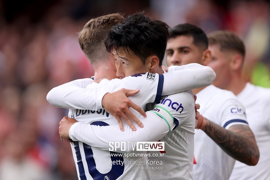 ▲ 손흥민과 토트넘 재계약 얘기가 다시 들린다. 이적설이 터지자 토트넘도 바쁘게 움직이고 있다.