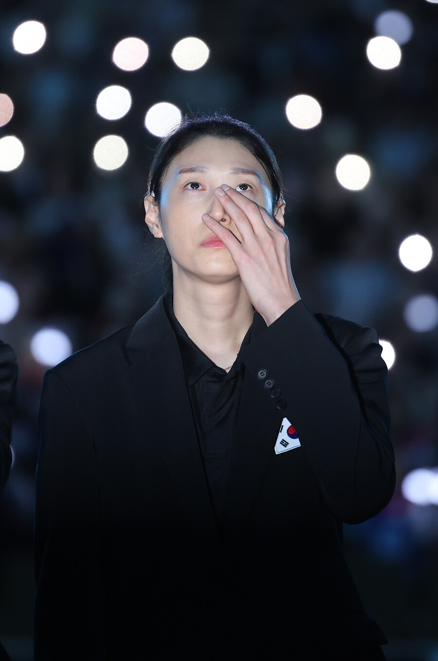 김연경, 눈물로 태극마크와 영원한 작별…유재석과 여자배구 레전드 10인도 함께 축하