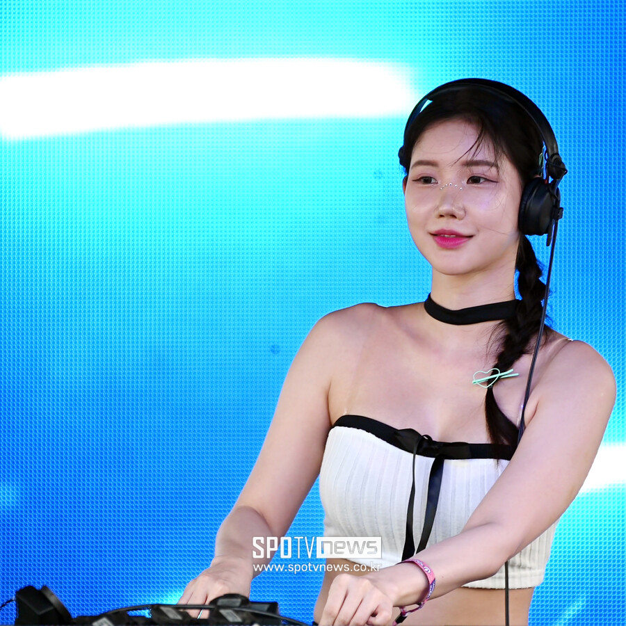 [포토]'울트라 뮤직 페스티벌'에서 무대 선보이는 DJ 미우