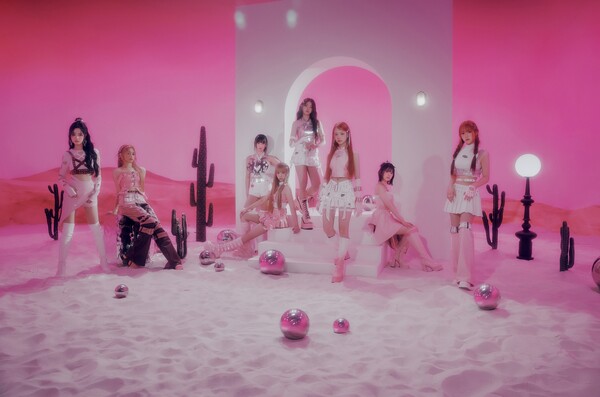 유니스, 스타덤 '최고 루키 아이돌' 2주연속 1위…니쥬·키오프 뒤이어