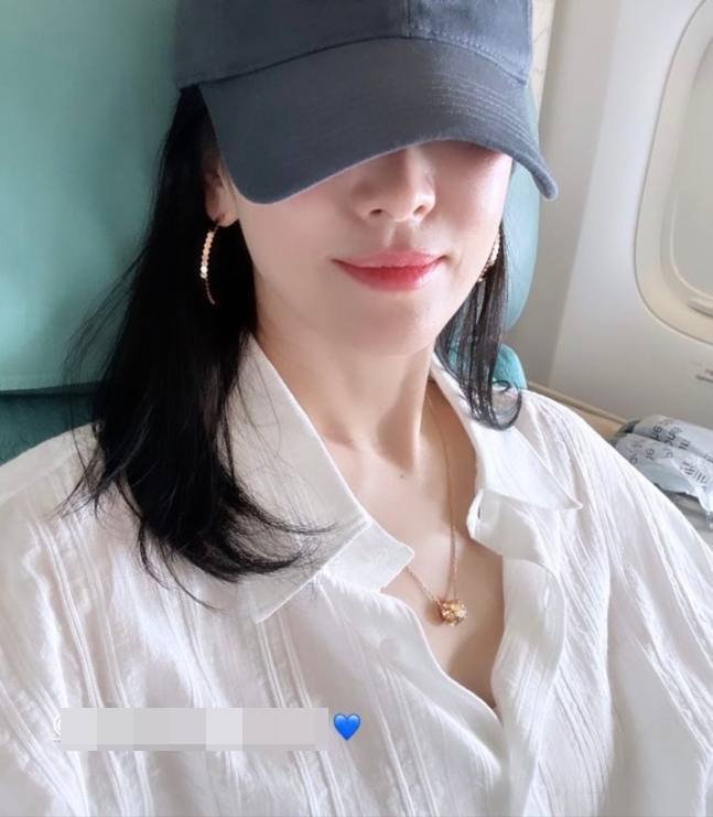 송혜교, 얼굴 절반 가려도 절세 미녀 '고가 금목걸이 깜짝'