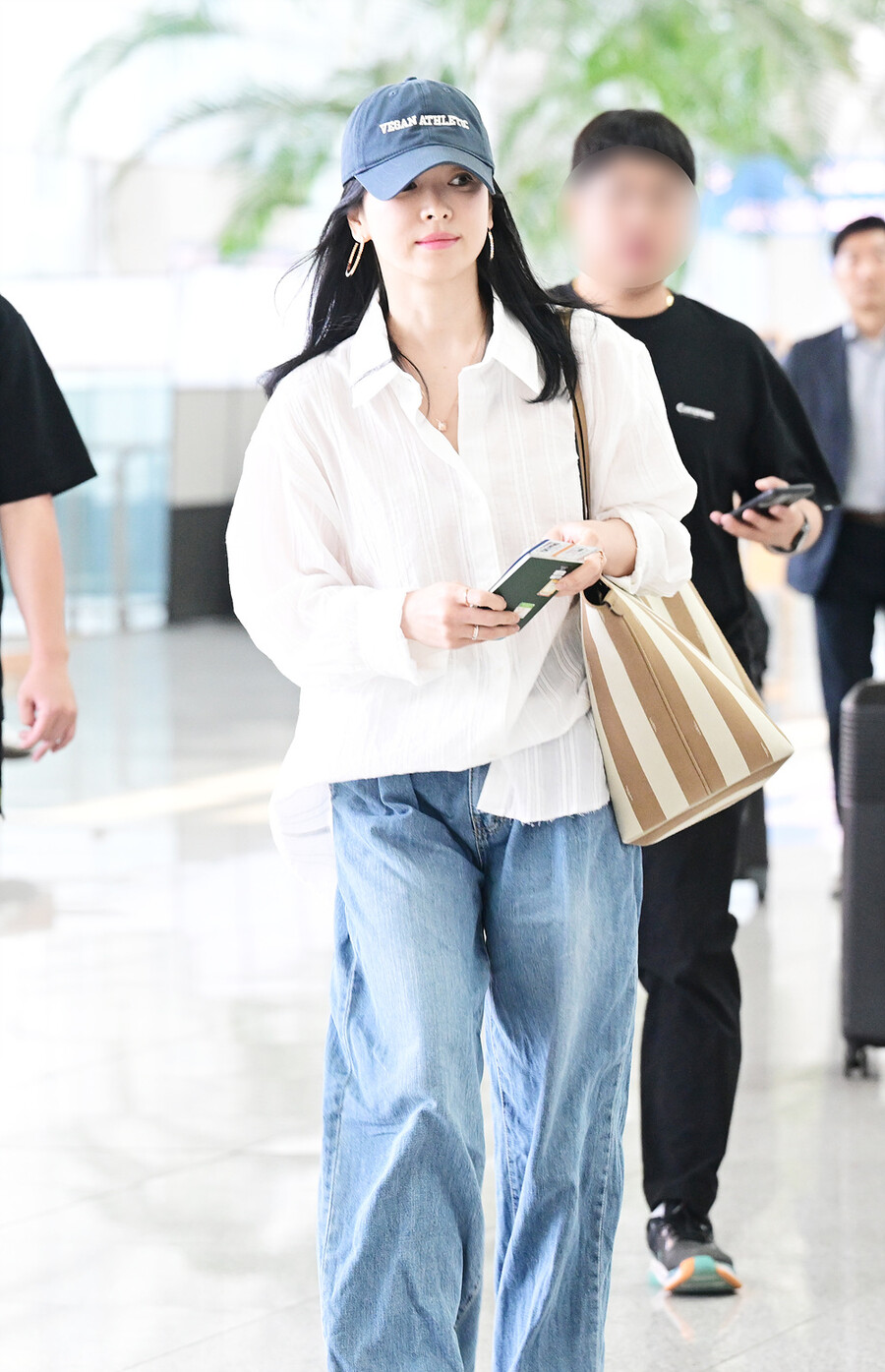송혜교, 털털한 공항패션 '몸매+얼굴 다 가려도 예뻐'
