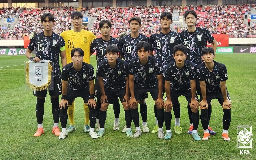 ▲ 내년 개최되는 아시아축구연맹(AFC) 20세 이하(U-20) 아시안컵과 국제축구연맹(FIFA) U-20 월드컵을 목표로 하는 U-19 대표팀. 지난달 이창원 감독이 새롭게 부임해 처음 소집한 이번 대회에서 1승 1무 1패를 기록했다.  ⓒ대한축구협회