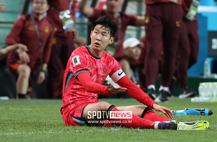 [SPO 현장]손흥민 가격 하고 드러누워 시간 끌며 '황사 침대', 이기지 않으려 애쓴 중국 '코미디가 따로 없었다'