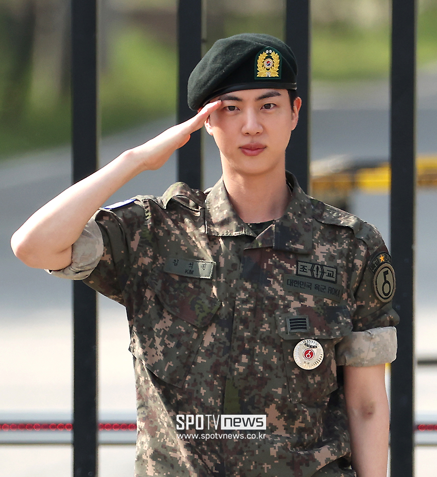 방탄소년단 진, 드디어 ♥아미 곁으로…늠름해진 모습 '눈길'