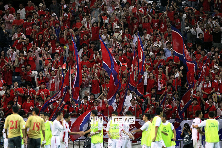 ▲ 북한이 2026 월드컵 2차 예선을 뚫어 냈다. 11일(한국시간) 라오스 비엔티엔에서 열린 2026 국제축구연맹(FIFA) 북중미 월드컵 아시아 지역 2차 예선 B조 6번째 경기에서 미얀마를 4-1로 대파했다. 북한은 2차 예선 마지막 경기 승리로 승점을 9점으로 쌓아 시리아(7점)를 끌어내리고 2위로 일본(18점)과 함께 3차 예선 진출 자격을 얻었다.