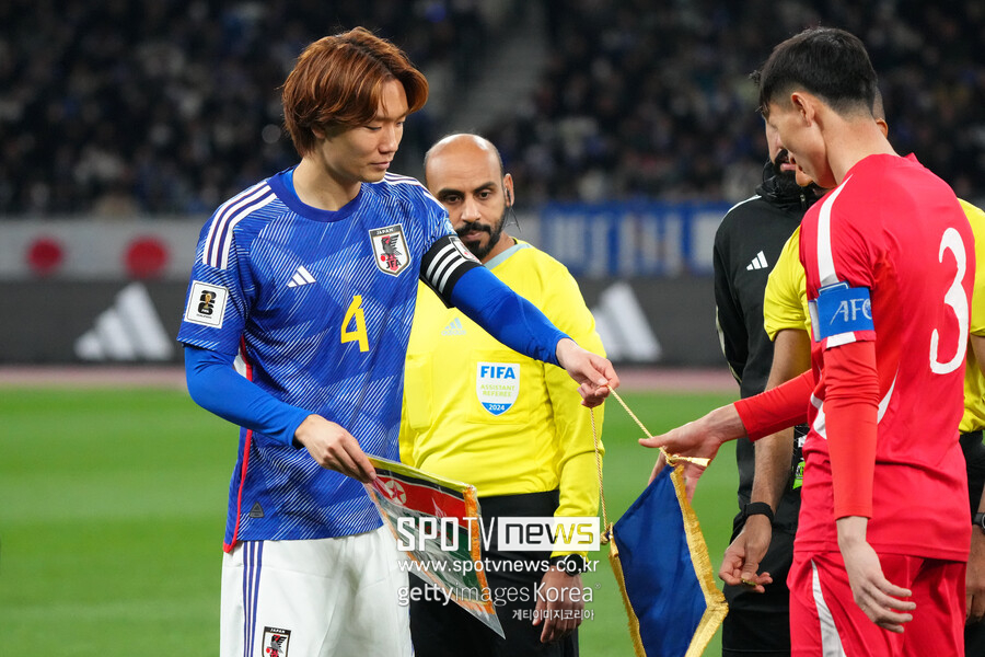 ▲ 북한이 2026 월드컵 2차 예선을 뚫어 냈다. 11일(한국시간) 라오스 비엔티엔에서 열린 2026 국제축구연맹(FIFA) 북중미 월드컵 아시아 지역 2차 예선 B조 6번째 경기에서 미얀마를 4-1로 대파했다. 북한은 2차 예선 마지막 경기 승리로 승점을 9점으로 쌓아 시리아(7점)를 끌어내리고 2위로 일본(18점)과 함께 3차 예선 진출 자격을 얻었다. 사진은 지난 3월 일본 원정 경기를 나선 북한 남자 축구 대표팀.