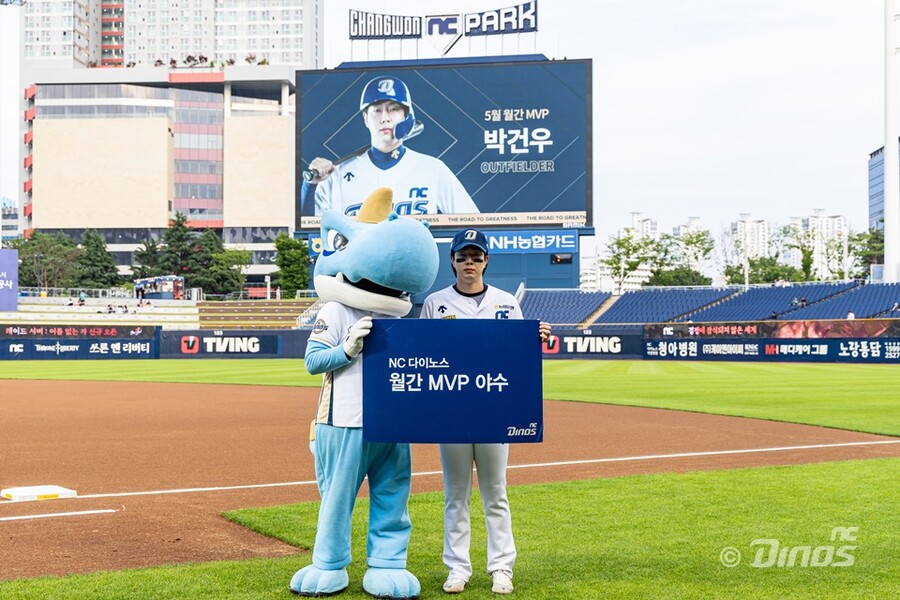 ▲ NC 2024년 5월 MVP 외야수 박건우 ⓒ NC 다이노스