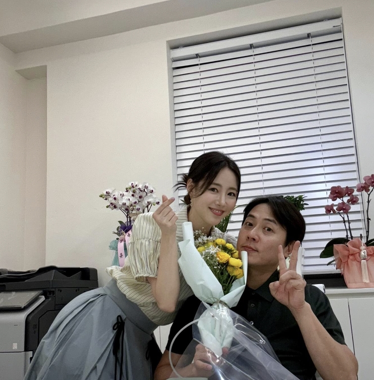 앤디♥이은주, 꿀 뚝뚝 결혼 2주년 소감 "때로는 넘어지기도 했지만"