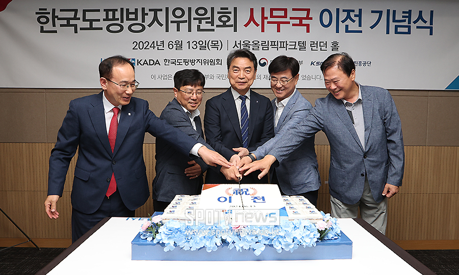 ▲ 김금평 사무총장 박용철 전무이사 진재수 전 사무총장 이영희 위원장 송윤석 국장 ⓒ곽혜미 기자