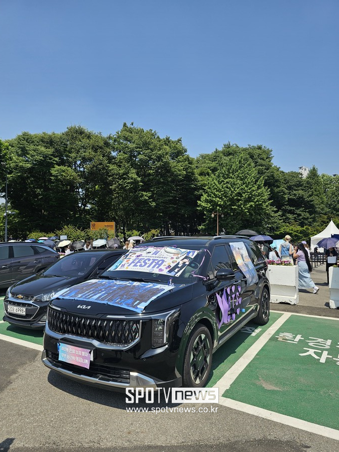 ▲ 아미가 방탄소년단으로 꾸민 자동차.  ⓒ스포티비뉴스DB