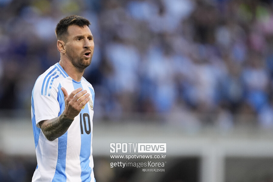 ▲ 메시는 글로벌 스포츠 매체 'ESPN'과 인터뷰에서 "난 평생 축구를 했고 축구를 정말 좋아한다"라면서 "인터 마이애미가 내 마지막 팀이 될 것이다. 유럽을 떠나서 미국에 오는 건 어려운 일이었다. 훈련과 일상, 경기를 즐기지만 모든 게 끝날 거라는 두려움이 있다. 나에게 남은 시간이 많지 않다고 생각한다. 좋은 동료들과 친구들과 함께 인터 마이애미에서 좋은 시간을 보내고 있다"라며 현역 은퇴 시기를 고민하는 걸 털어놨다