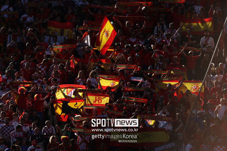 ▲ 스페인은 16일(한국시간) 독일 올림피아슈타디온 베를린에서 열린 유럽축구연맹(UEFA) 유로 2024 조별리그 B조 1차전에서 크로아티아에 3-0 완승을 거뒀다. 알바로 모라타, 파비앙 루이스, 다니 카르바할의 연속골로 이번 대회 첫 경기에서 승점 3점을 획득한 스페인은 쾌조의 출발을 알렸다.