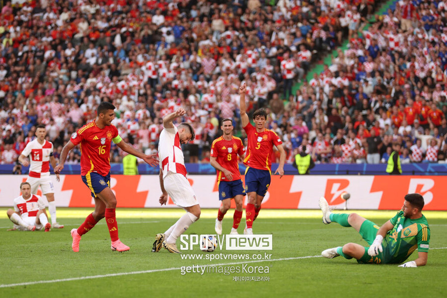 ▲ 스페인은 16일(한국시간) 독일 올림피아슈타디온 베를린에서 열린 유럽축구연맹(UEFA) 유로 2024 조별리그 B조 1차전에서 크로아티아에 3-0 완승을 거뒀다. 알바로 모라타, 파비앙 루이스, 다니 카르바할의 연속골로 이번 대회 첫 경기에서 승점 3점을 획득한 스페인은 쾌조의 출발을 알렸다. 