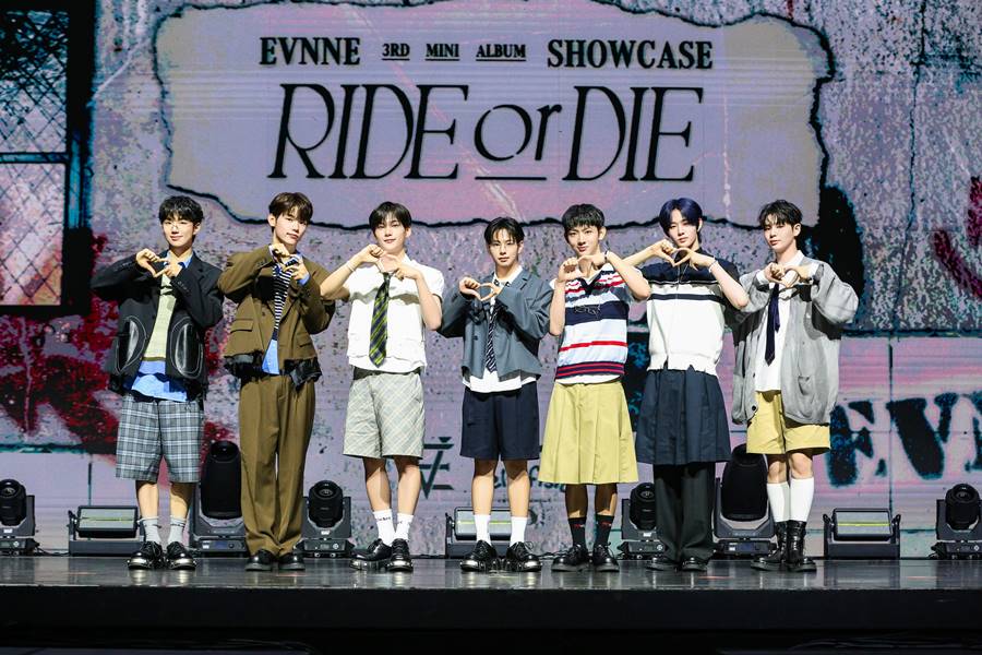 이븐 "라이즈·투어스와 비슷한 시기 컴백…우리 강점은 에너지와 열정"